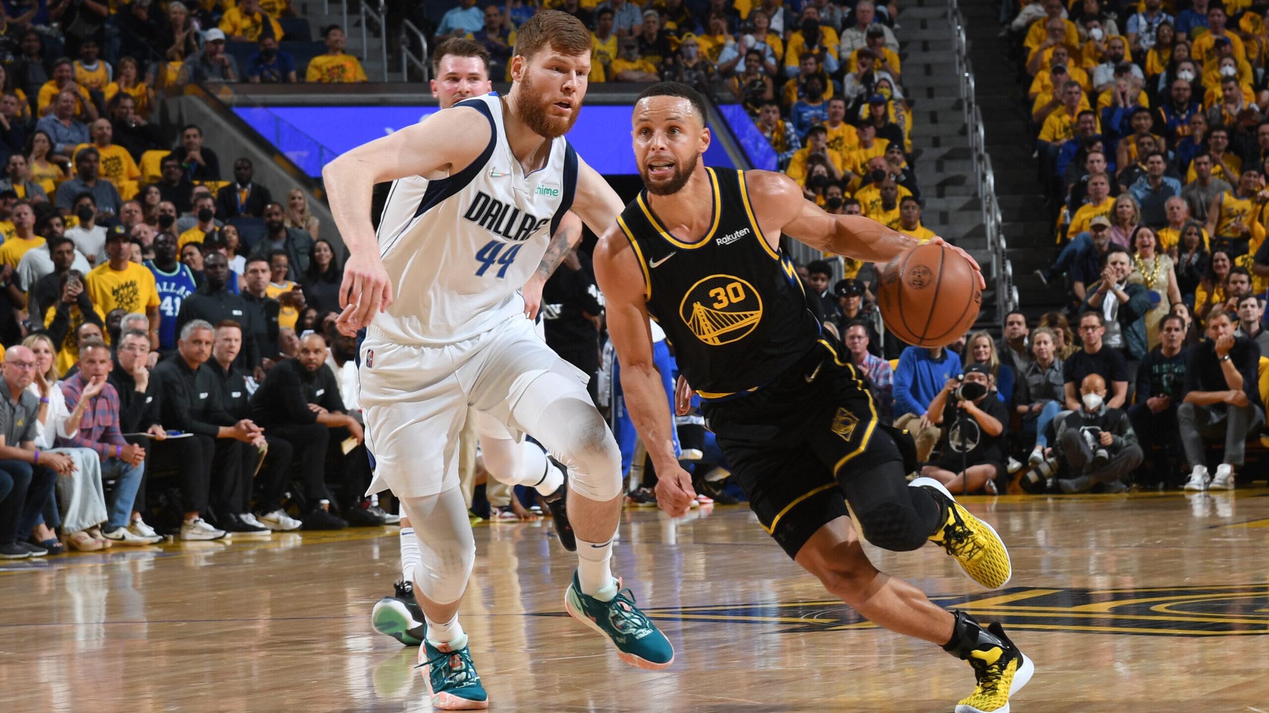 Golden State Warriors vs Mavericks: Key Player Stats and Game Highlights