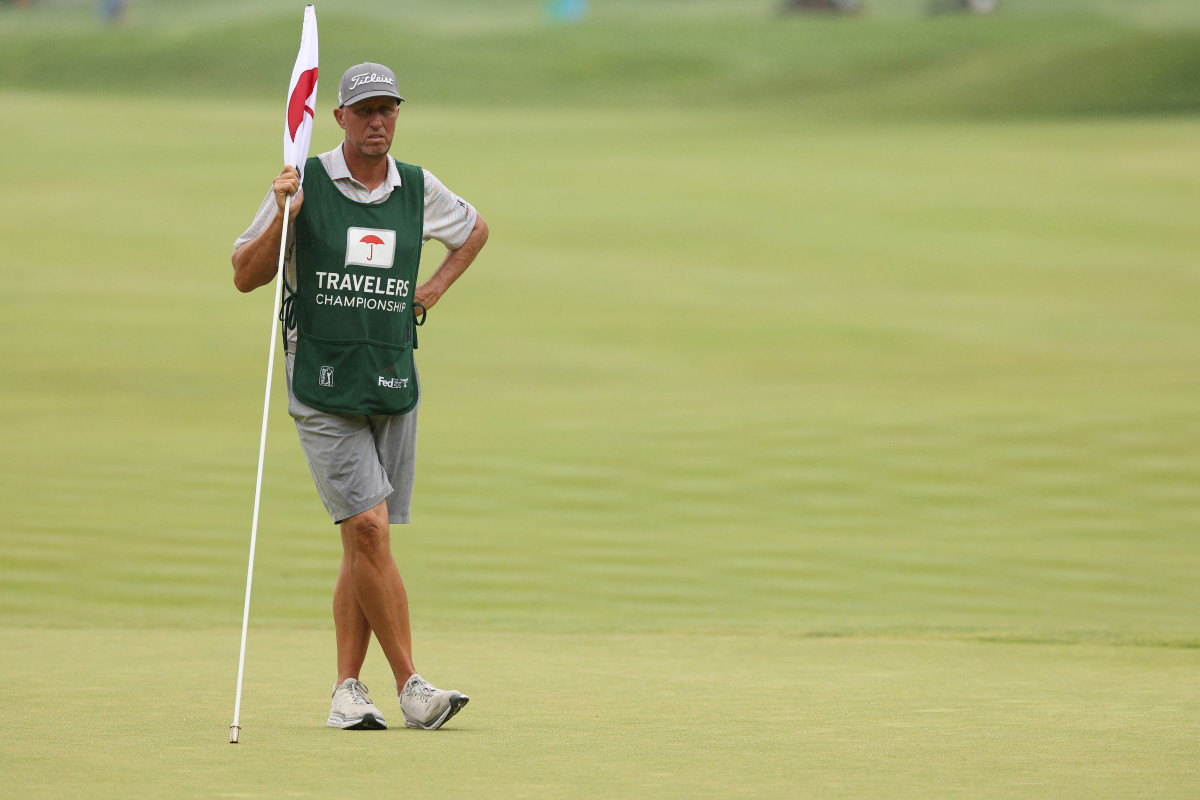 What Is the Average Salary of a Golf Caddie in 2024?