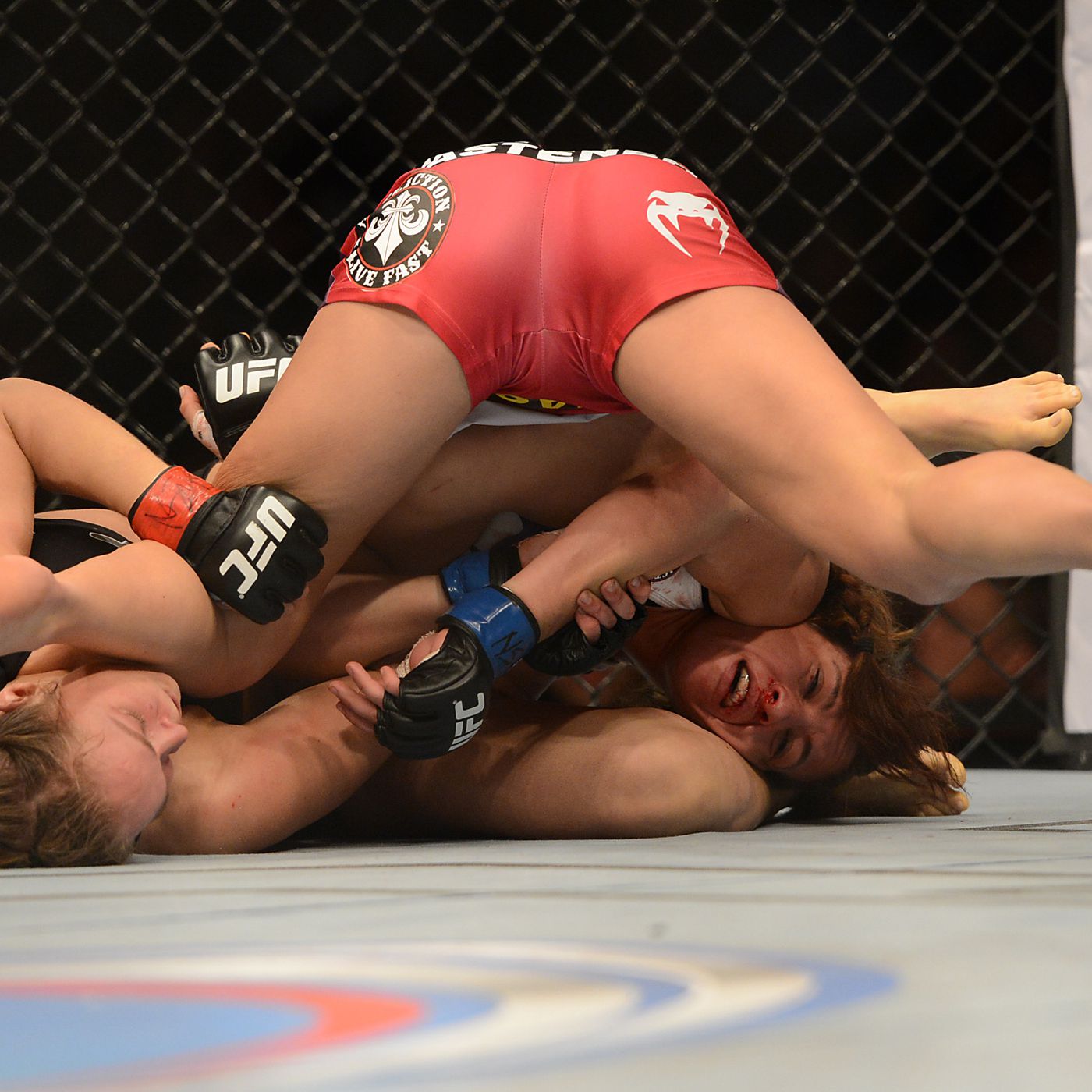 Ronda Rousey Cameltoe Oops! Did You See That Mishap