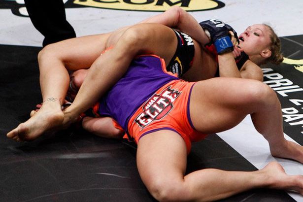 Ronda Rousey Cameltoe Oops! Did You See That Mishap