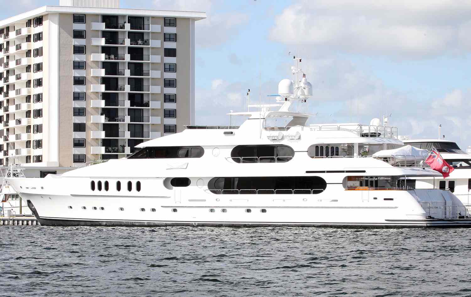 Tiger Woods Boat Specs: How Big Is It? Learn All the Details About His Yacht!