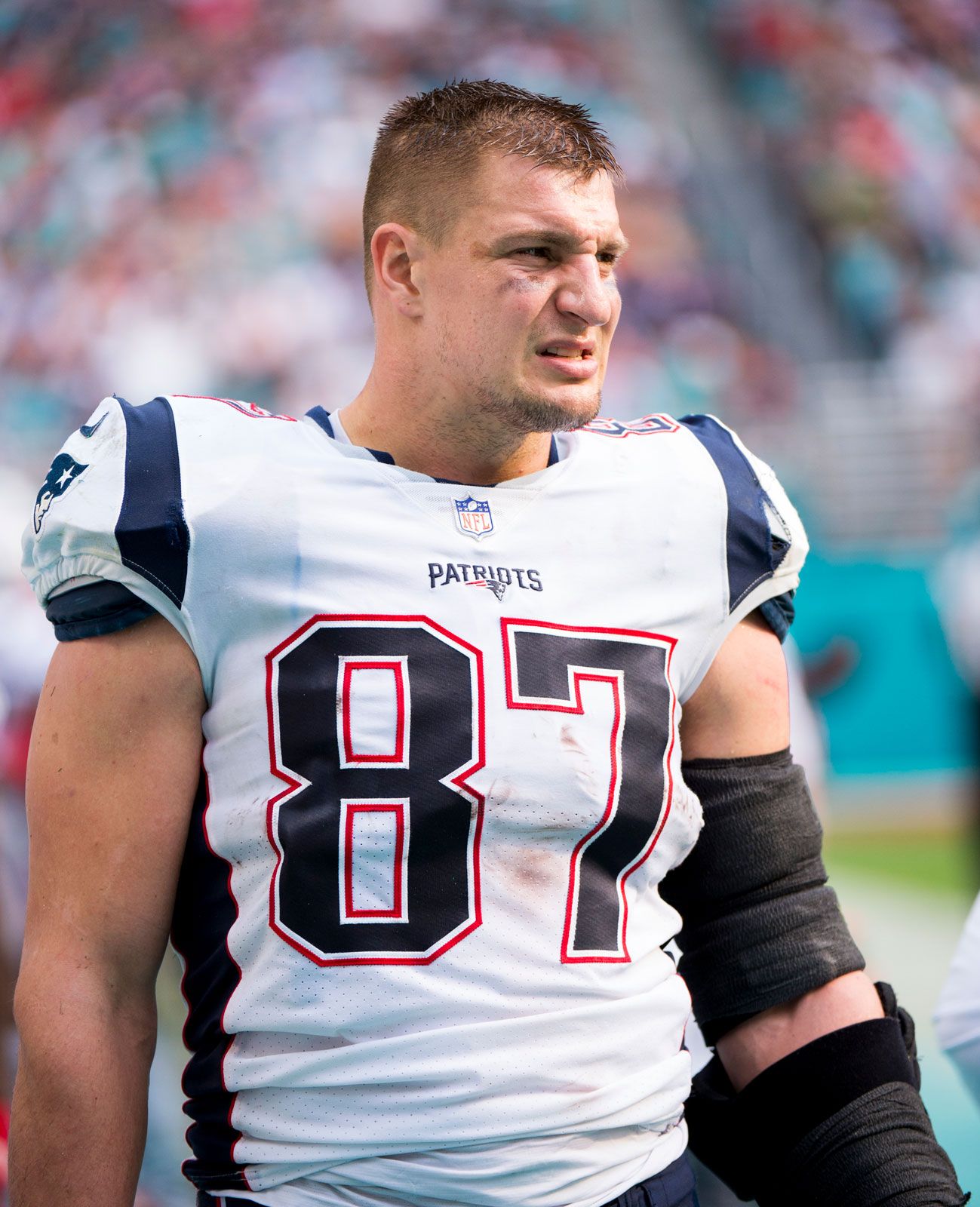 Gronkowski Height: The Facts on This Football Player Size.